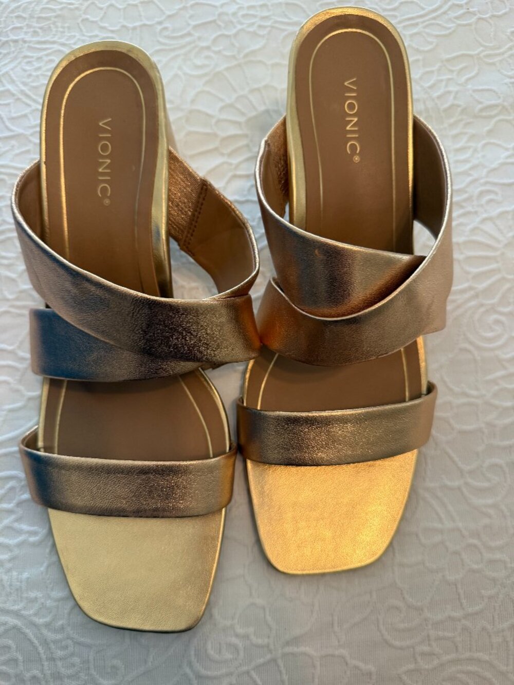 Vionic Merlot Gold Metallic Leather heeled sandals - W11 US